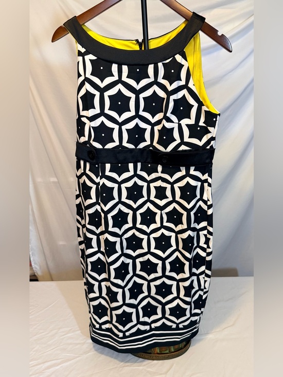 London Times Dresses & Skirts - London Times Black & White Geometric Sleeveless Dress with Yellow Accents (GG33)